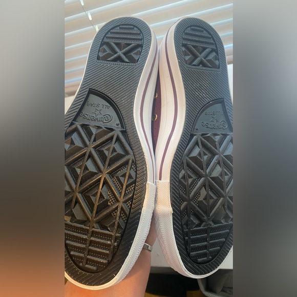 Converse Shoreline Women's Size 7 Shoes Burgundy Leather Laces Slip On Sneakers - Picture 2 of 3